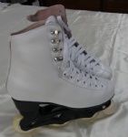 Artistic inline skates for training